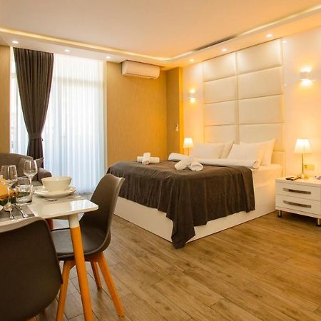 Holiday Premium Apartments Batumi Esterno foto