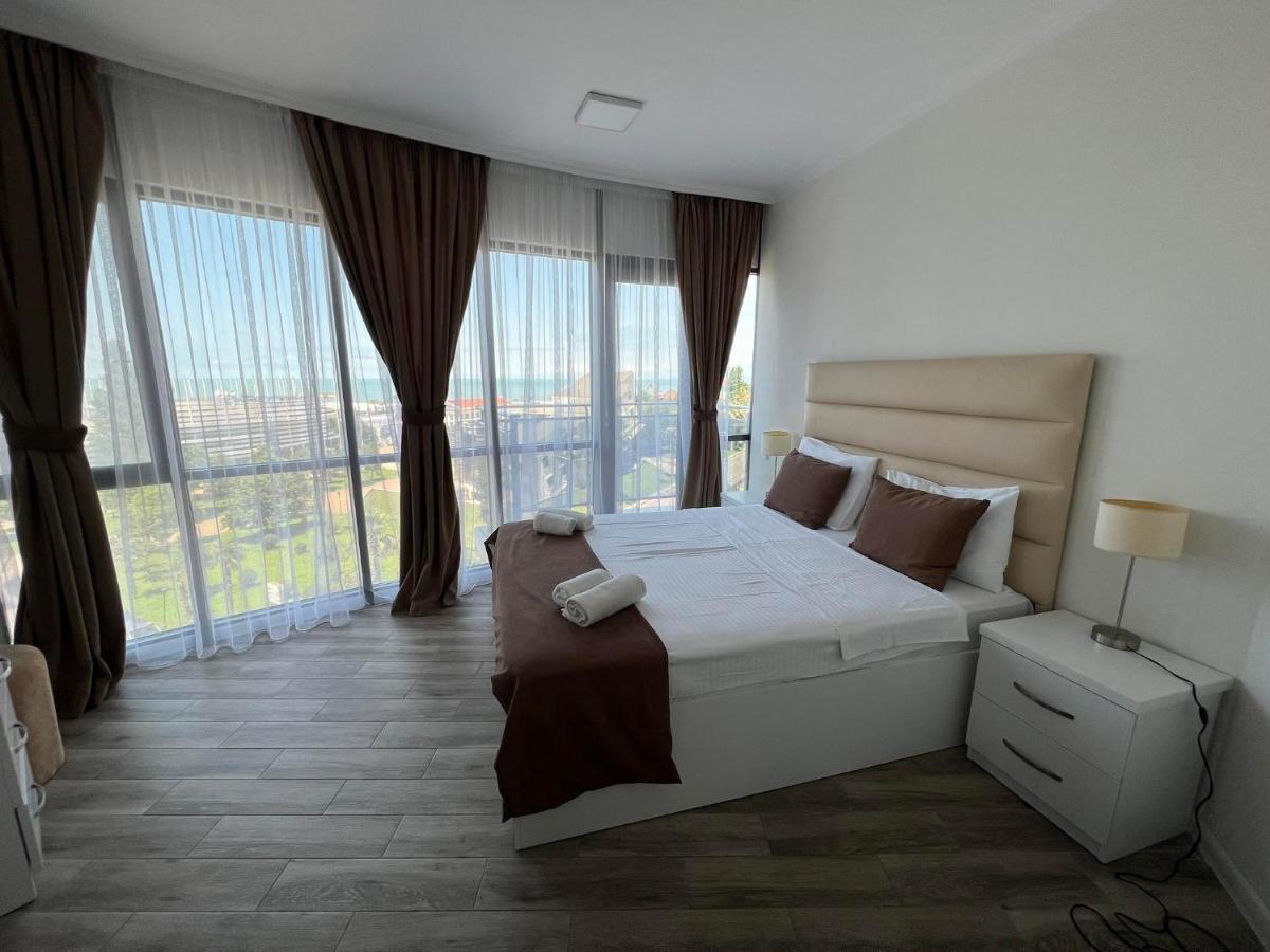 Holiday Premium Apartments Batumi Esterno foto