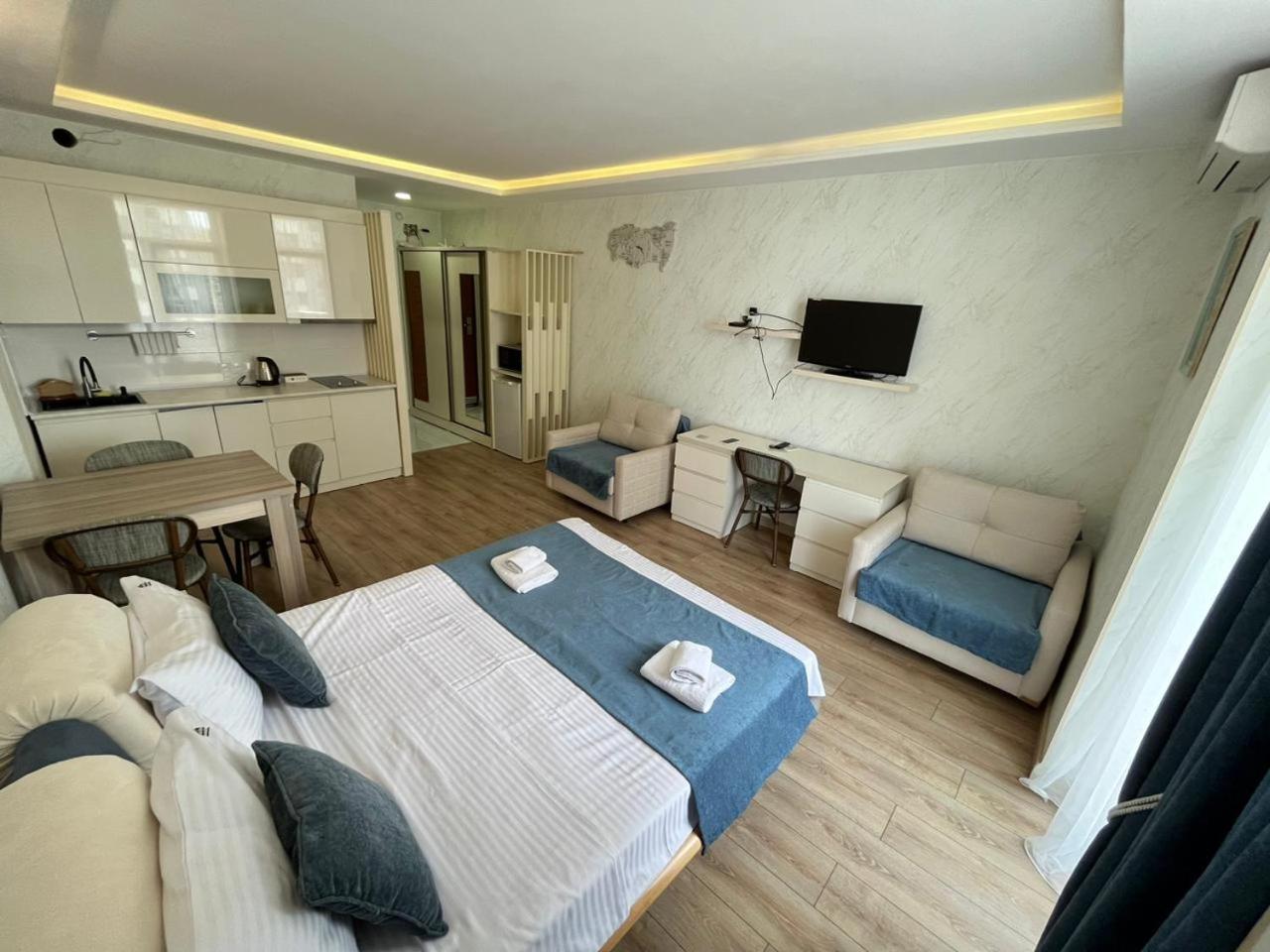 Holiday Premium Apartments Batumi Esterno foto