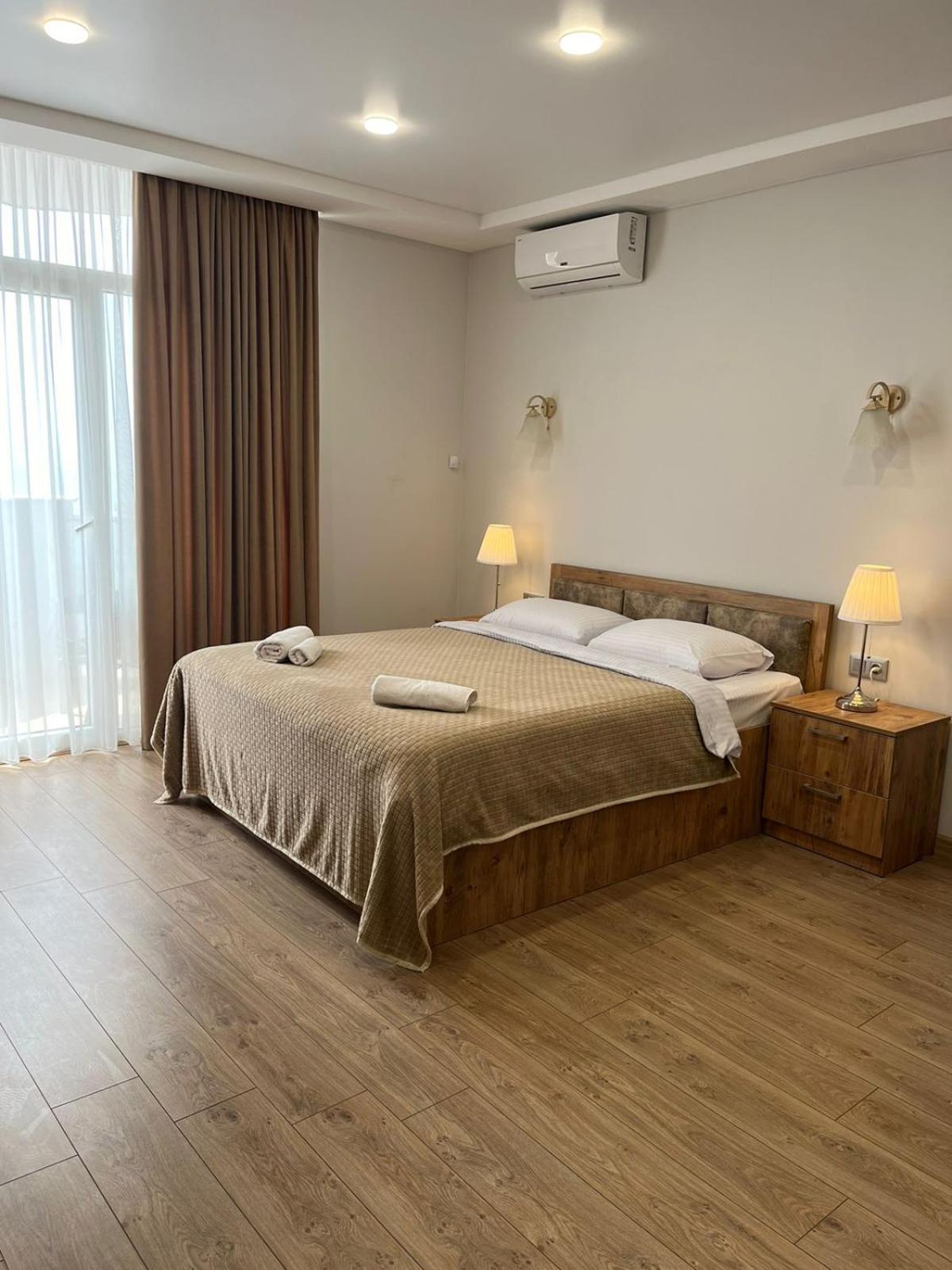 Holiday Premium Apartments Batumi Esterno foto