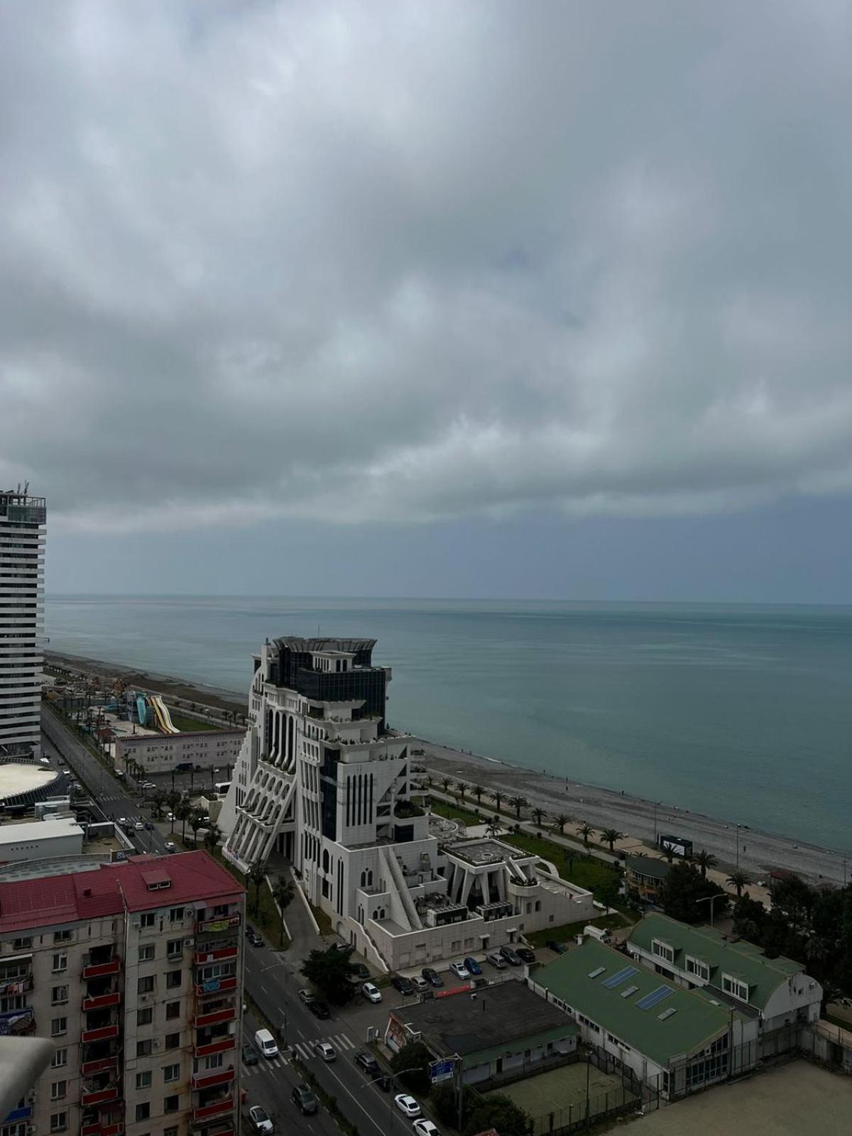 Holiday Premium Apartments Batumi Esterno foto