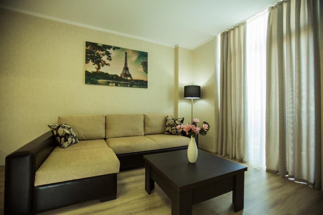 Holiday Premium Apartments Batumi Esterno foto