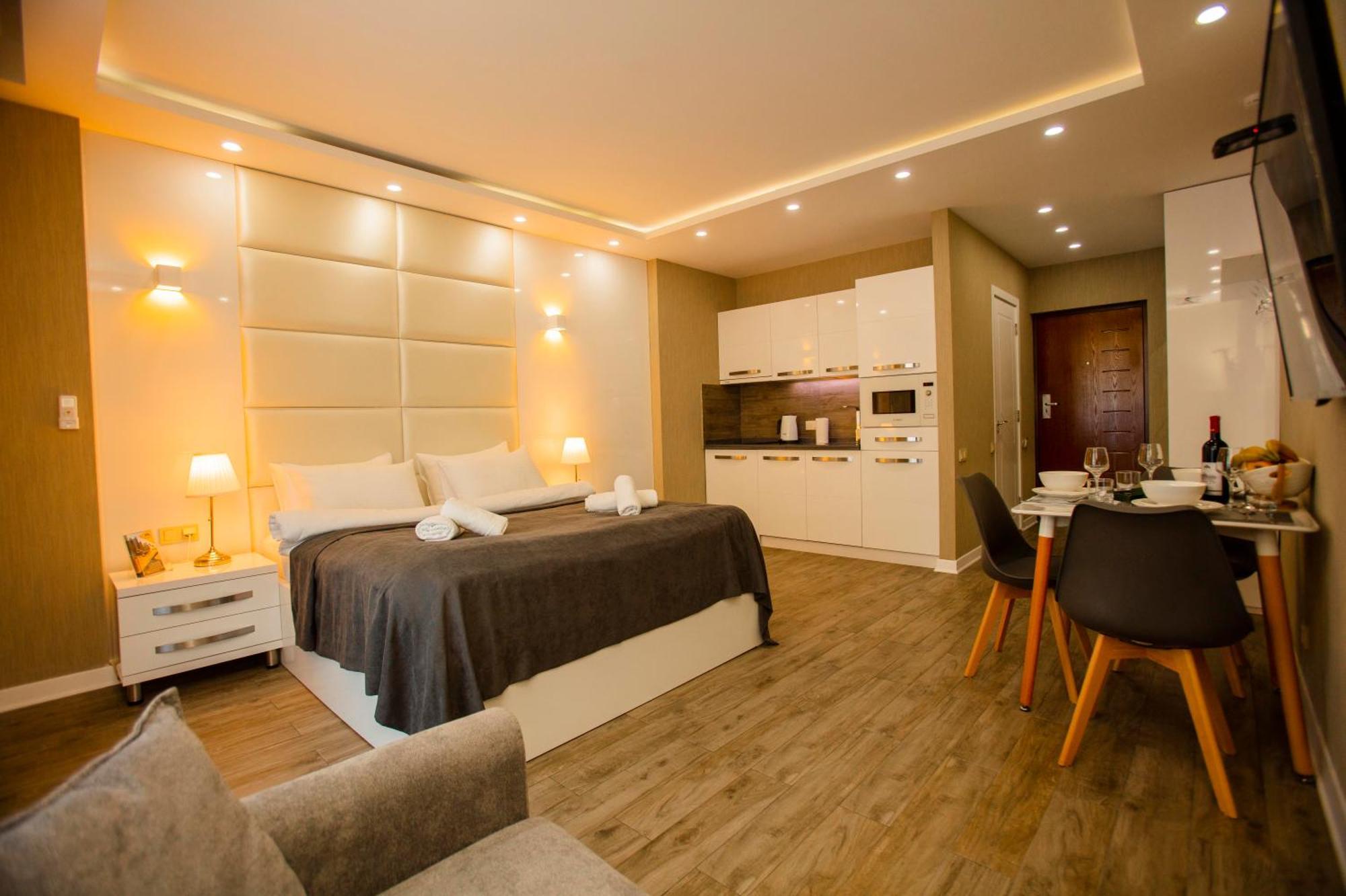 Holiday Premium Apartments Batumi Esterno foto