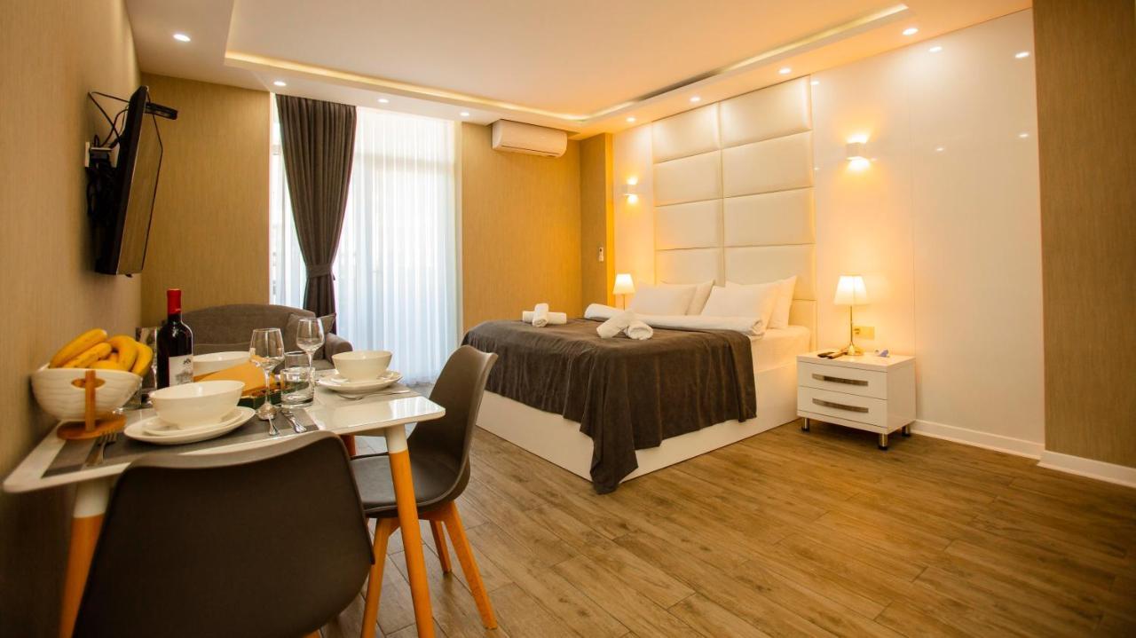 Holiday Premium Apartments Batumi Esterno foto