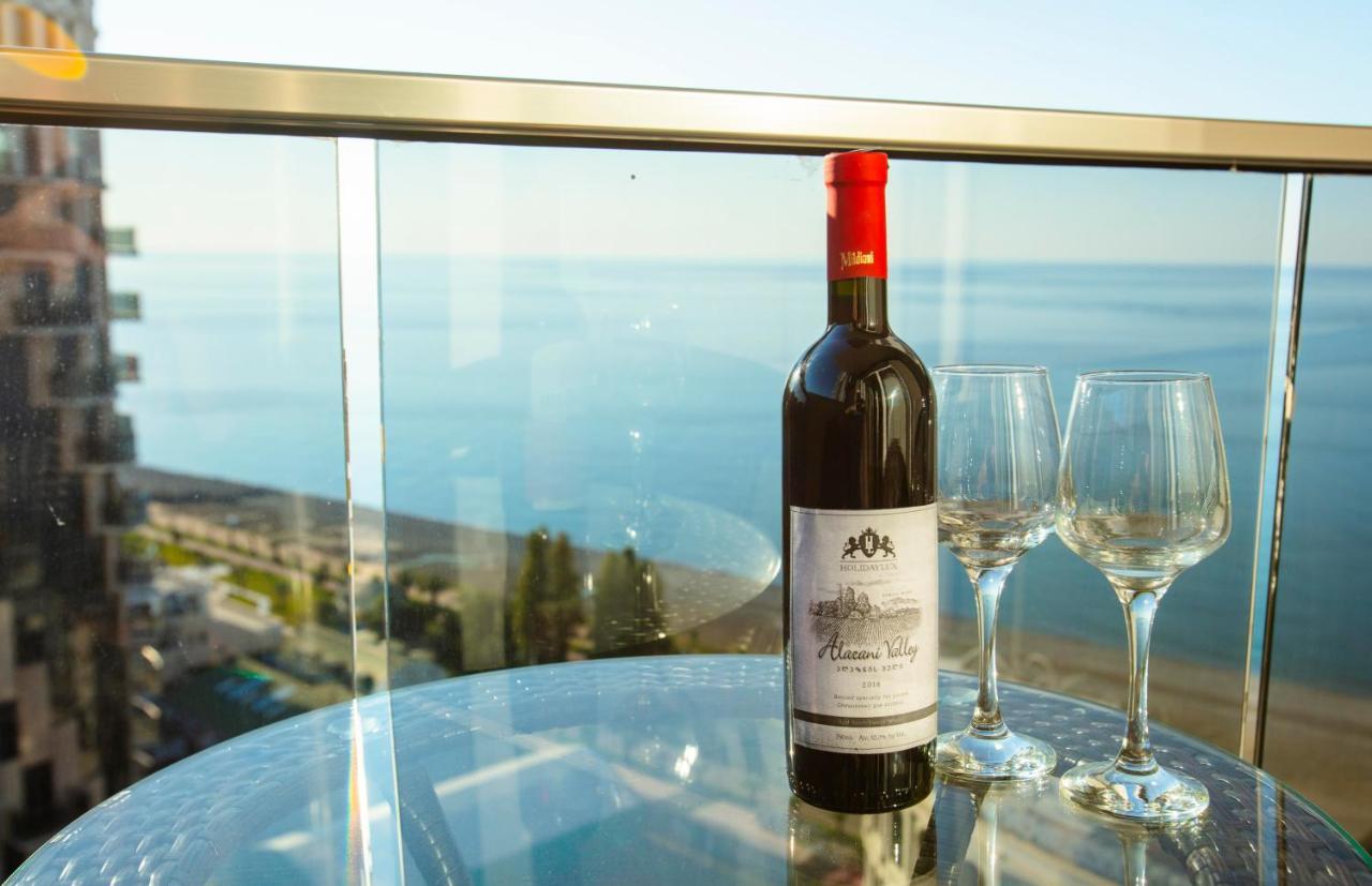 Holiday Premium Apartments Batumi Esterno foto
